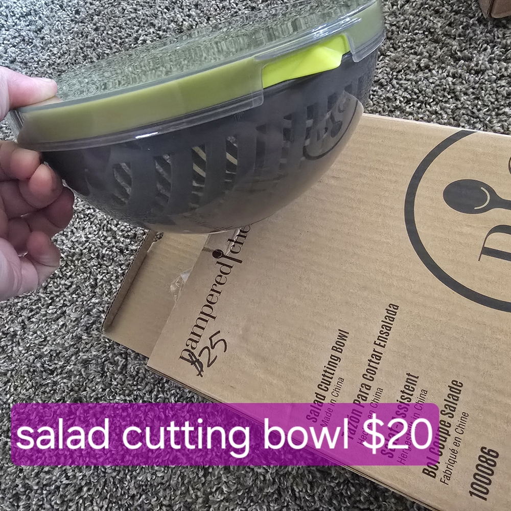 Pampered Chef Green and Gray Salad Cutting Bowl